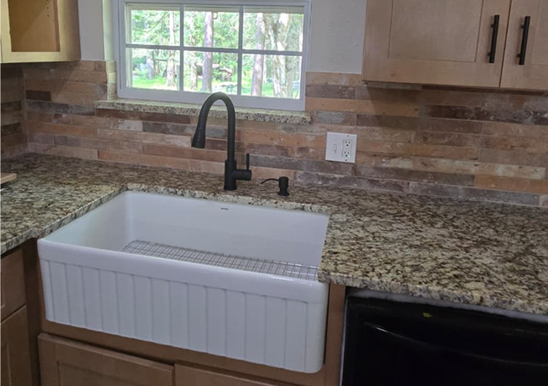 Modern kitchen with stone backsplash